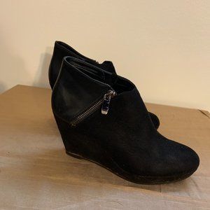 Chinese Laundry Black Zipper Wedge Booties